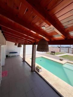 Casa Hospedaje Familiar Con Pileta - - 8