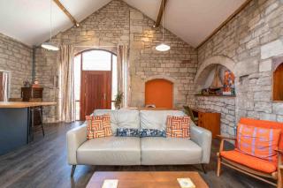 18th Century modern conversion with private parking - 9