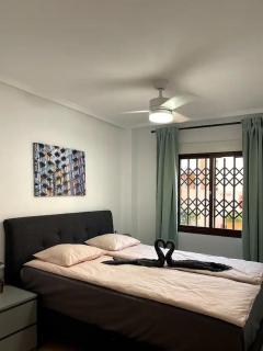 3-Bedroom Apartment with Pool in Torrevieja - 3