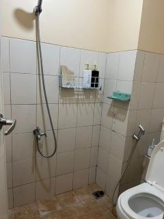 Apartemen Riverview Tower Mahakam By UVrooms - Bekasi - 4