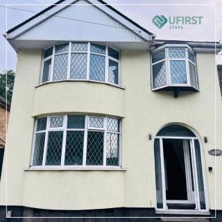 Sleek 4-Bed Home in Nottingham - Near City Hospital, Jubilee Campus & Easy Access to M1 - Nottingham - 3