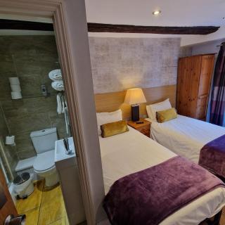 1st-floor 2-BR 2-Shower Room Patio & Parking - 3