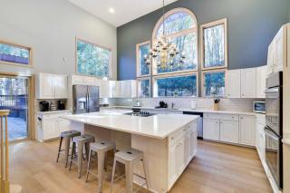 Luxury Villa with Indoor Heated Pool & Sauna & Spa & Fire Pit - Newly Redone - 7