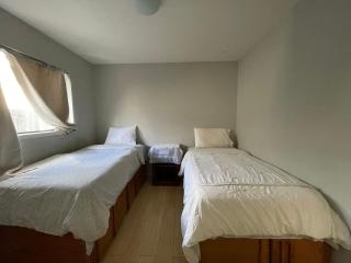 Room 4 - Fremont - 2