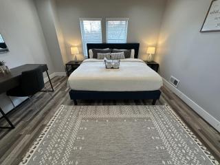 Lovely 2BR Near Downtown Area - 3