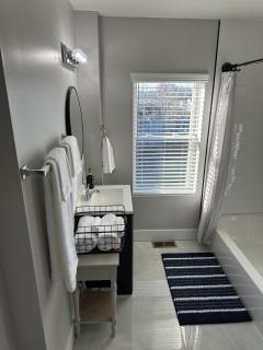 Lovely 2BR Near Downtown Area - 2