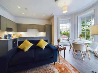Belle Vue Regency King size w Free Parking - Cheltenham - 7