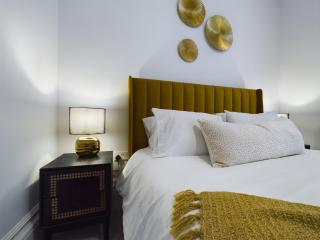 Belle Vue Regency King size w Free Parking - Cheltenham - 8