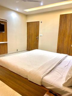 Rs kings hotel - Zirakpur - 3