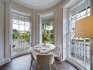 Belle Vue Regency King size w Free Parking - Cheltenham - 3