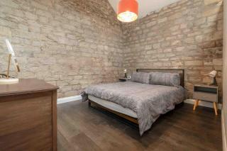 Historic conversion, private parking - near Bath - 4