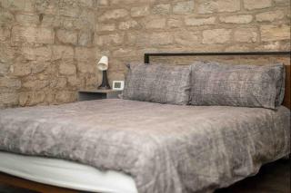 Historic conversion, private parking - near Bath - 9