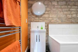 Historic conversion, private parking - near Bath - 3