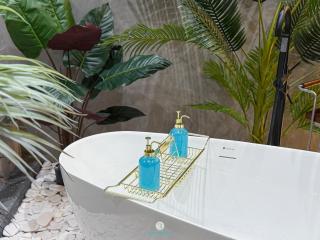 Lux Studio w Bathtub - Linked to Quill City Mall - Kuala Lumpur - 2