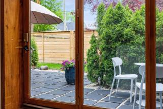 1 bedroom Garden Suite with parking, Best Location - Collingwood - 7
