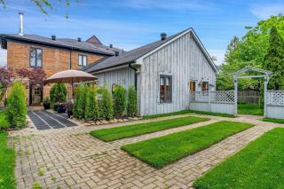 1 bedroom Garden Suite with parking, Best Location - Collingwood - 5