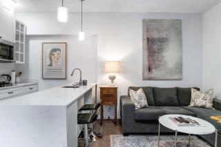 1 bedroom Garden Suite with parking, Best Location - Collingwood - 3