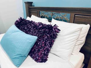 Lovely Beautiful 2BR Apt in Center City - 9