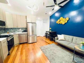 Vibrant 1BD Suite in Downtown Center City - 5