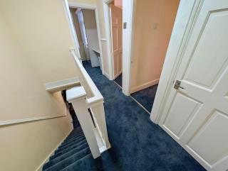 Amazing House With Free Parking - 6