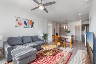 Luxury Apartments Near Airport - Austin - 0