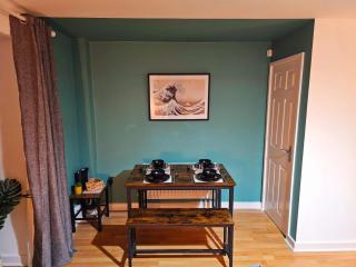 Stylish 3BR House - Private Parking, Close To CC, Long term Stays Available - Sheffield - 9