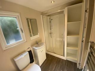 Oak Tree Lodge with Hot Tub near Alton Towers - 3