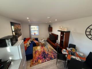 Elegant City Retreat - Watford - 8