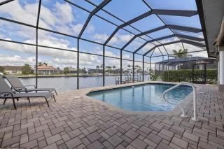 Canal-Side Paradise Cape Coral! - Cape Coral - 8
