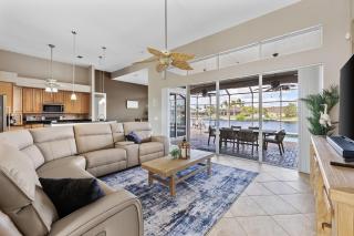 Canal-Side Paradise Cape Coral! - Cape Coral - 4