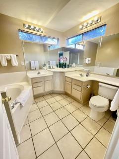 Grand Residence - Spacious Retreat - 3 bed, 2 bath - 6