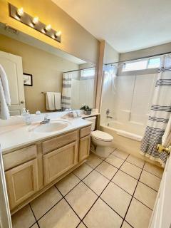 Grand Residence - Spacious Retreat - 3 bed, 2 bath - 3