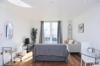 City Centre Flat within the Hayes Complex - Cardiff - 8