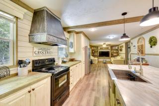 8 Mi to Helen Sautee Nacoochee Home with Hot Tub - Sautee Nacoochee - 2