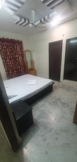 Spacious and Comfortable 3BHK No-AC for Travellers - Haiderabad - 5