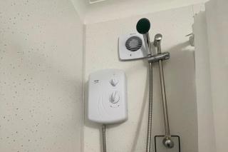 3-Bed House Sleeps 5 w Garden Parking & Pets Ok - 1