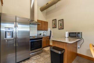 Queen BR home, walk to Marina, food truck, trails - Holiday Island - 2