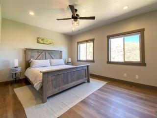 Lake House Hill, Private Hot Tub, Lake Views - 1