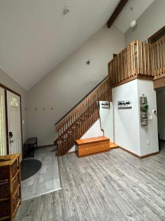 Pocono Hideout Family Home with Hot Tub Deck Sunroom Pool Big Bass Lake Larsen Lake Gouldsboro Clifton Township - Lehigh - 8