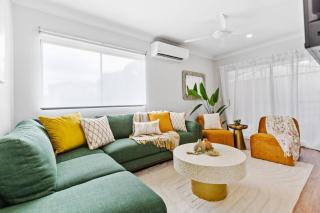 Comfortable 3-Bedroom Home Near City - Cairns - 6
