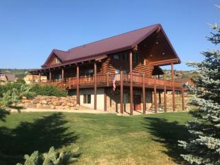 Bear Ridge Lodge, Sleeps 20 - Garden City - 0
