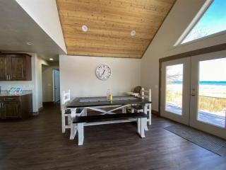 Bear Foot Beach House-Beautiful Views on the Lake - 3