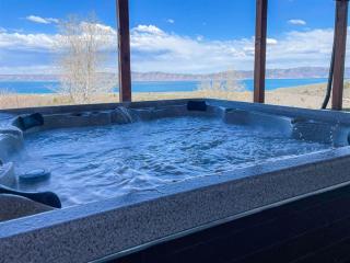 Sunrise Retreat Cabin, Spectacular views, hot tub - Garden City - 1