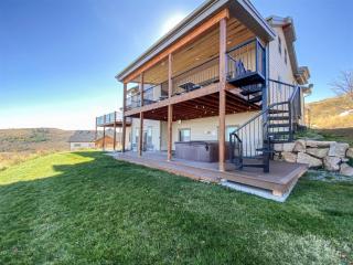 Sunrise Retreat Cabin, Spectacular views, hot tub - Garden City - 2