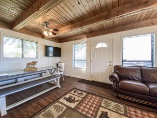 Cozy Sweetwater Cabin, with access to Ideal Beach - Garden City - 6