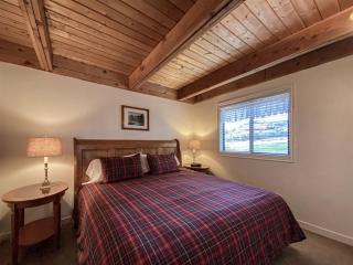 Cozy Sweetwater Cabin, with access to Ideal Beach - Garden City - 5