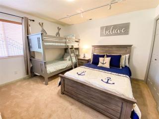 Beautiful Updated 2 Bedroom Condo T106 - Garden City - 2