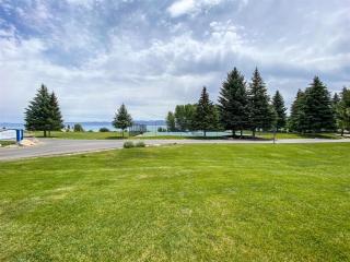 Beautiful Updated 2 Bedroom Condo T106 - Garden City - 4