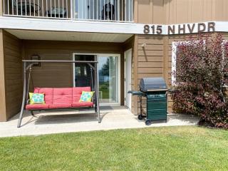 Beautiful Updated 2 Bedroom Condo T106 - Garden City - 9