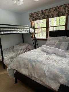 Pocono Hideout Family Home with Hot Tub Deck Sunroom Pool Big Bass Lake Larsen Lake Gouldsboro Clifton Township - 4